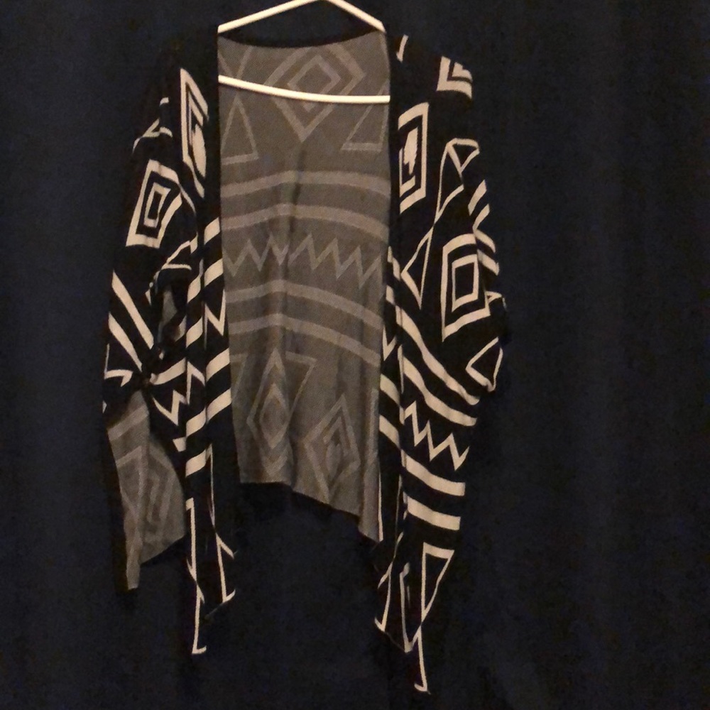 Black & White M/L Shawl